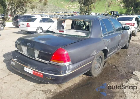 2001 Ford Crown Victoria z USA, uszkodzony, nr VIN 2FAFP73WX1X161494